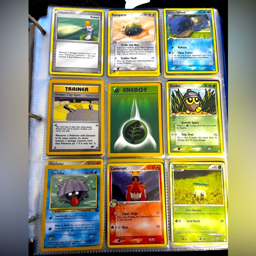 18 Pokémon cards perfect condition